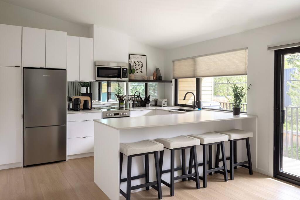 Casa Bramble Luxury 2Bed Suite Near Uofa Hospital Edmonton Ngoại thất bức ảnh